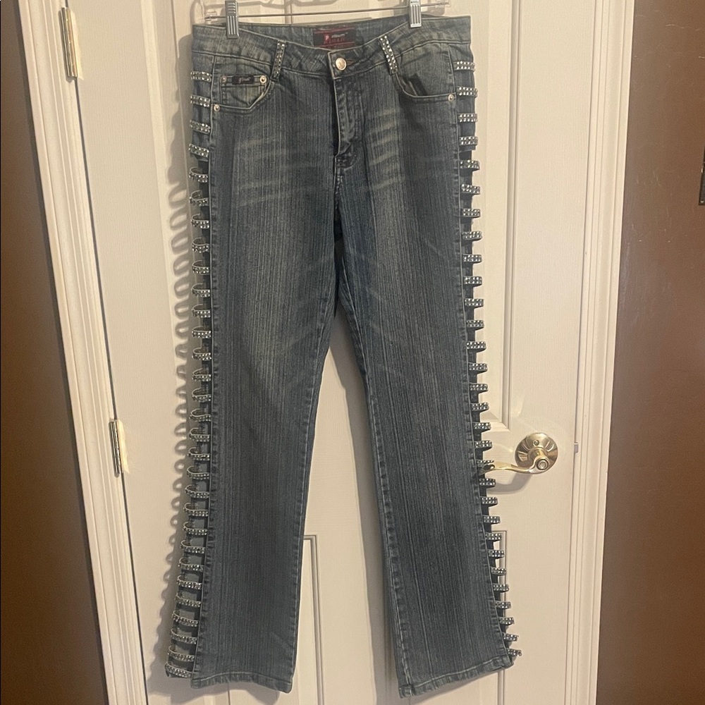 Stylish Gray Women Jeans with Side Detailing